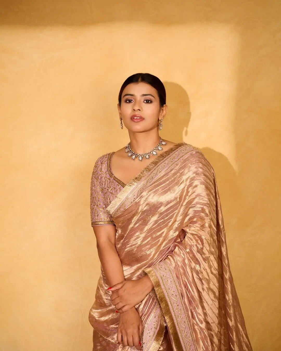 HEBAH PATEL IN PINK SAREE SLEEVELESS BLOUSE 4